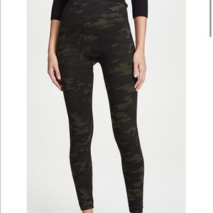 Spanx Seamless Camo Leggings, Large